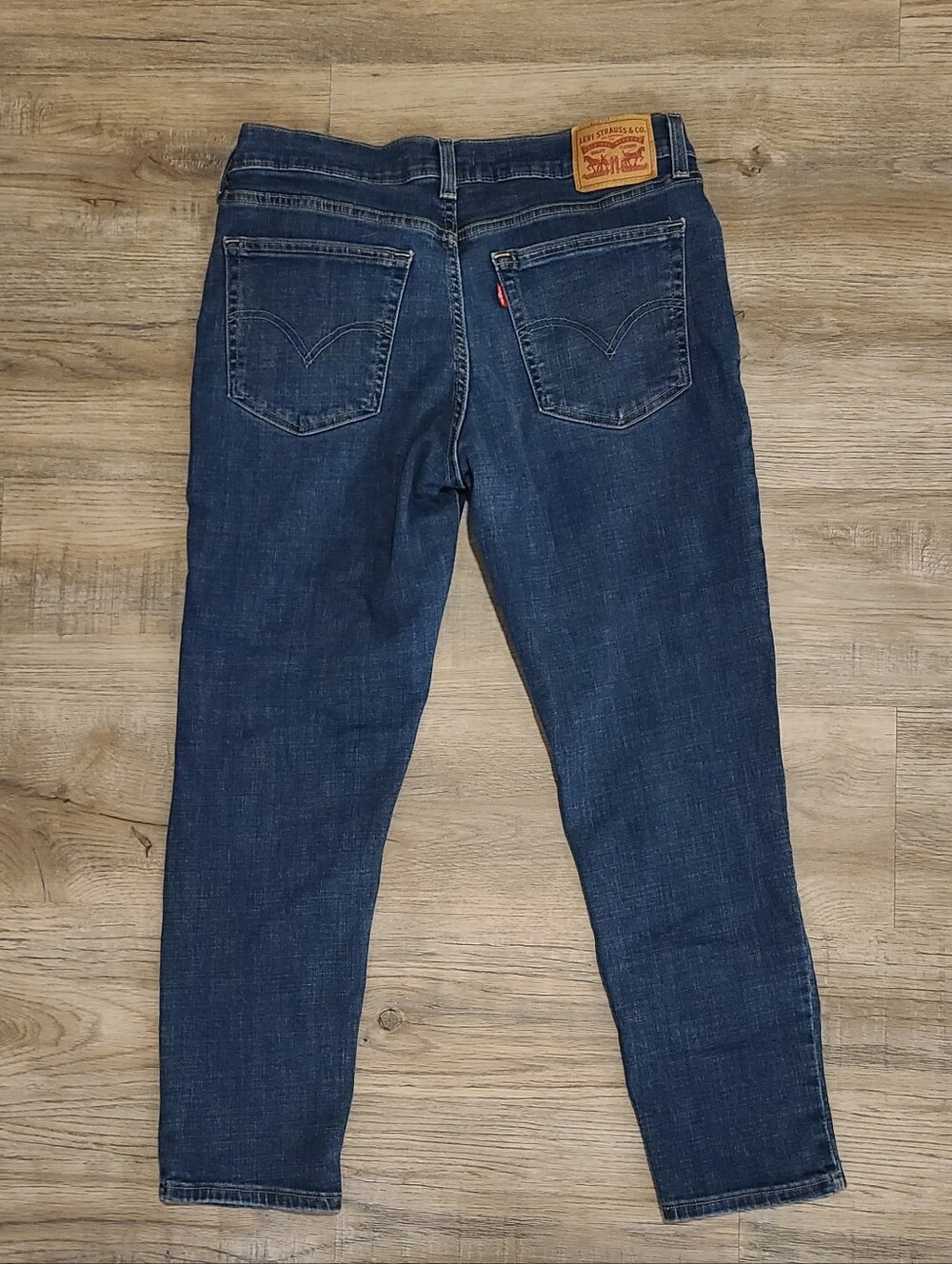 Levi's Women's "Boyfriend" Cropped Jeans Classic Mid Blue , Size 29 - Picture 3 of 11